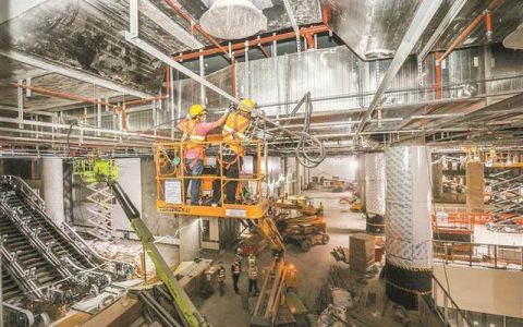 廣大建設者堅守崗位搶抓工期 深圳重點項目建設如火如荼（深圳工地項目）